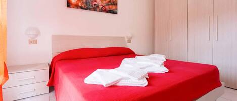 1 bedroom, travel crib, WiFi (free)