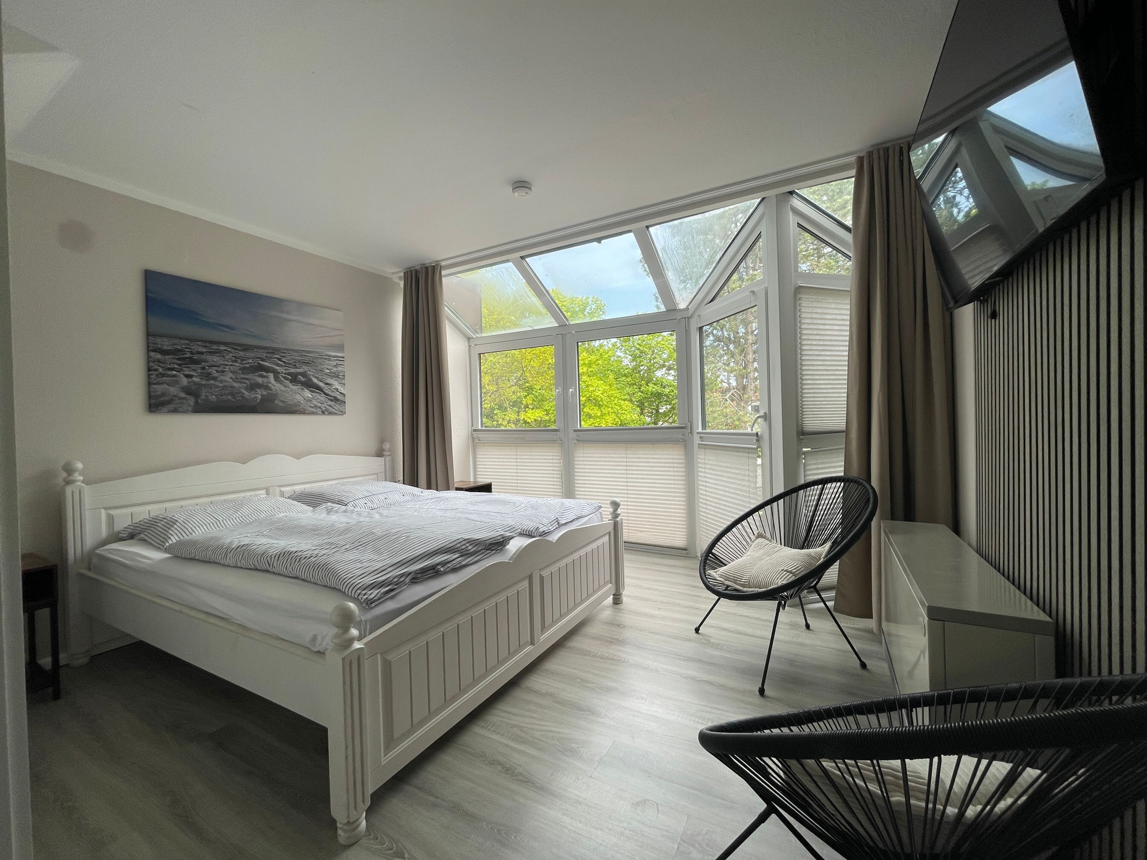 Schlafzimmer 1 mit Doppelbett (1,80 x 2,00)