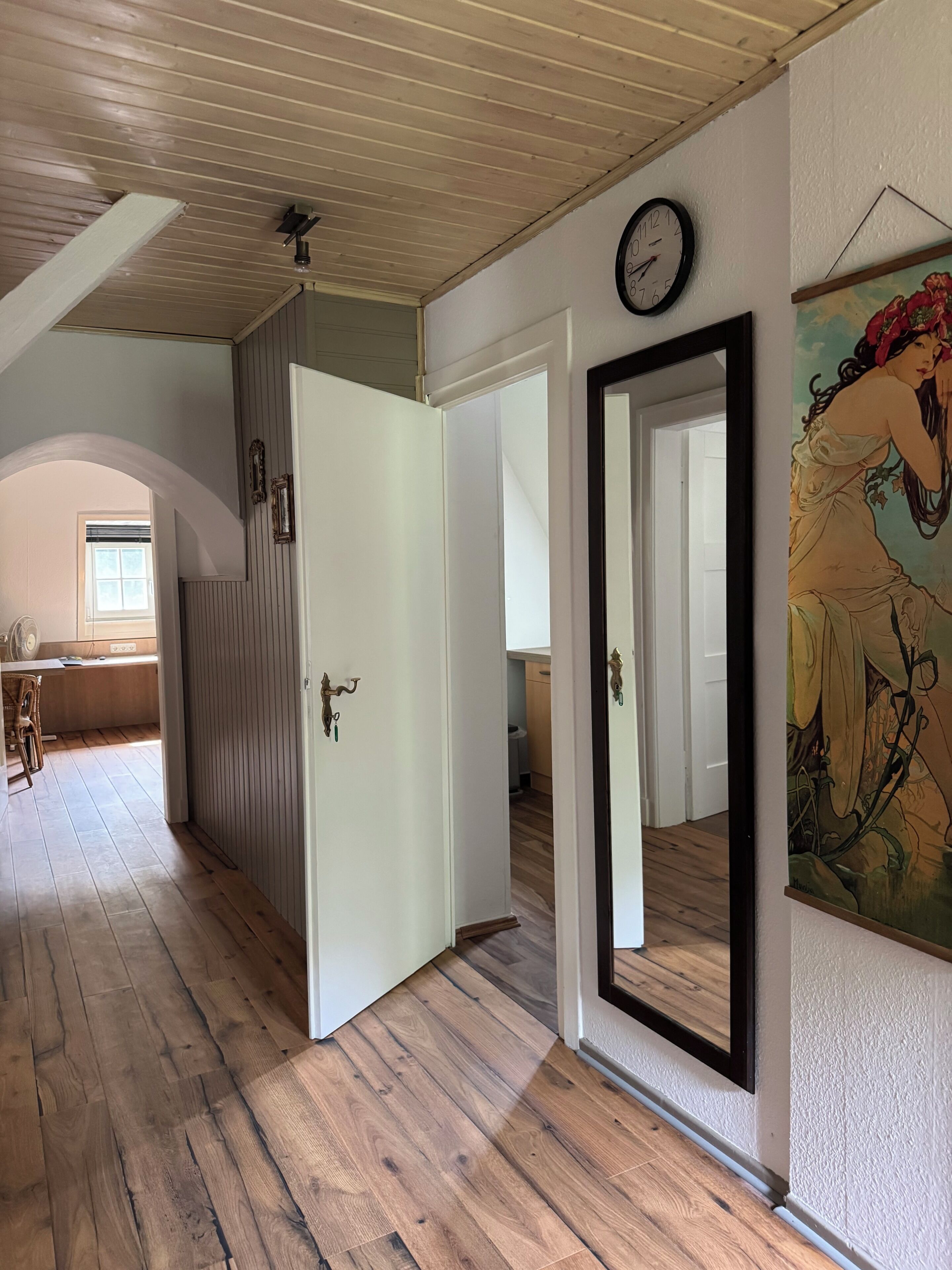 Appartement, uitzicht op tuin | Een bureau, een laptopwerkplek, verduisterende gordijnen, gratis wifi