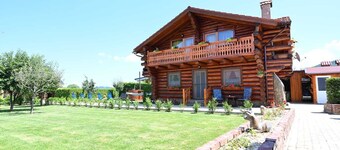 Cabana Lui Bubu -- Up to 10 People Family Cabin
