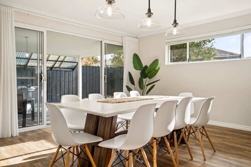 Luxury Waterfront 5-Bed Family Home Near Mandurah