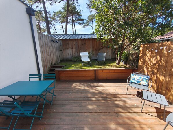 Outdoor dining - Vrbo Property (Labenne)