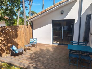 Outdoor dining - Vrbo Property (Labenne)
