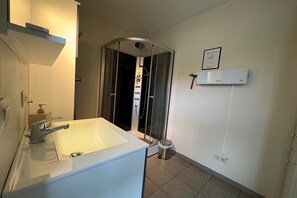 Bathroom - The Waiting Room – Peace, nature, and charm in Pe (Peer)