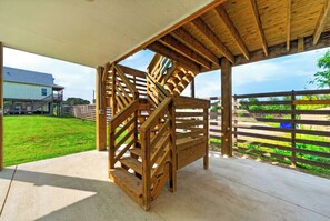 Property grounds - 3BR Bayfront + Sunset Deck | Shared Pool + Pier | Andy's Village (Corpus Christi)