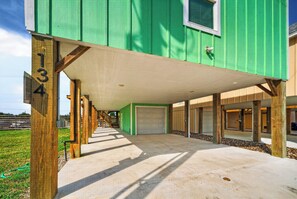 Exterior - 3BR Bayfront + Sunset Deck | Shared Pool + Pier | Andy's Village (Corpus Christi)