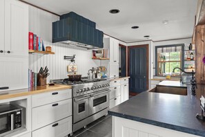 Fridge, microwave, oven, stovetop - Catskills Farmhouse + Barn Suite + Mins to Hudson | Farmhouse at Leeds (Leeds)