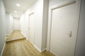 Hallway - Al Quadrato d'Oro (Catania)