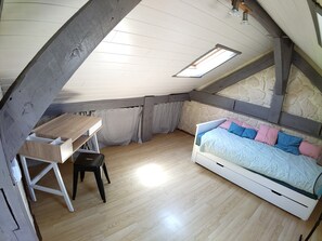 3 habitaciones, escritorio, wifi gratis y ropa de cama 