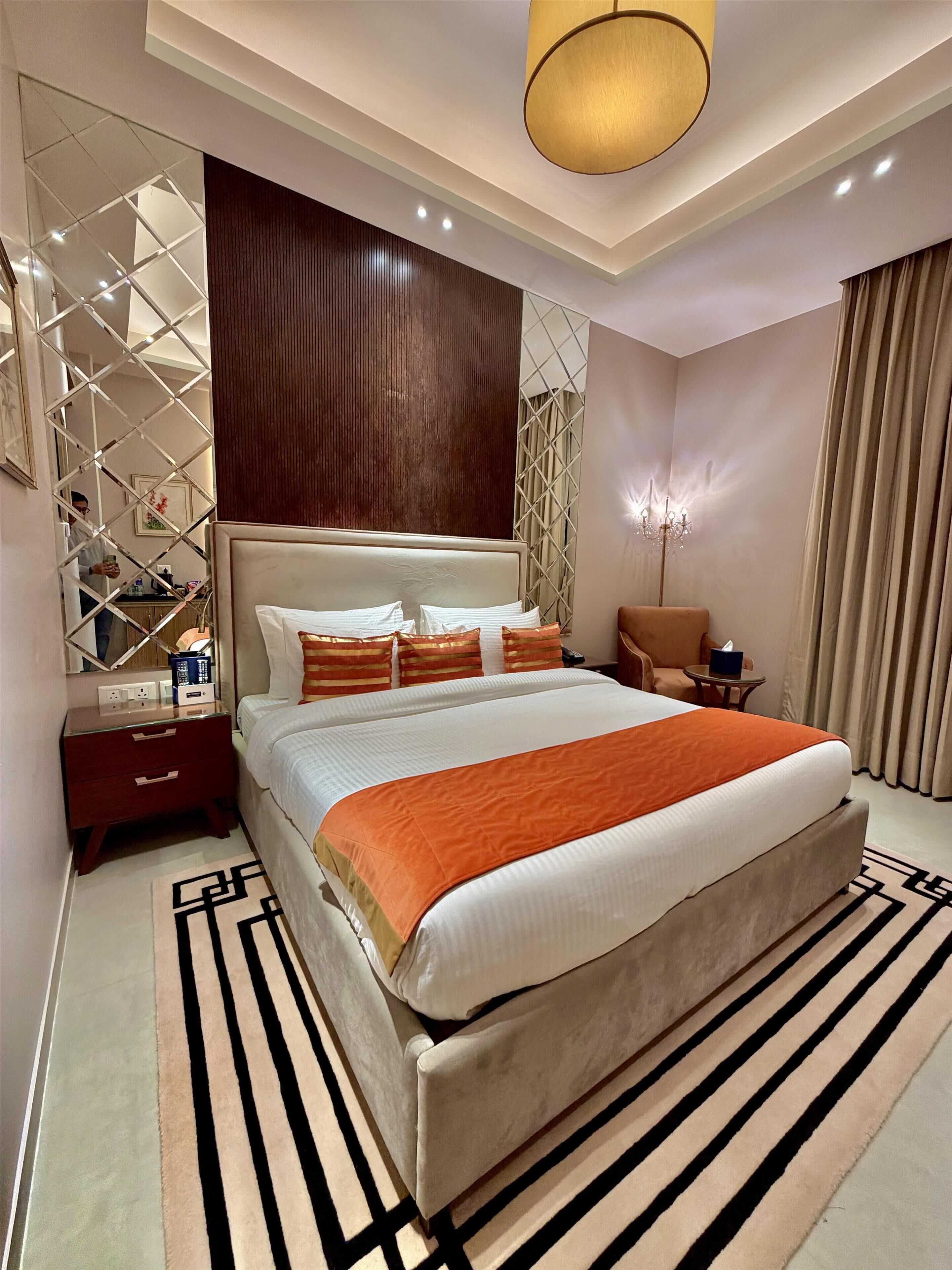 Superior Room, 1 King Bed, Non Smoking, Pool View