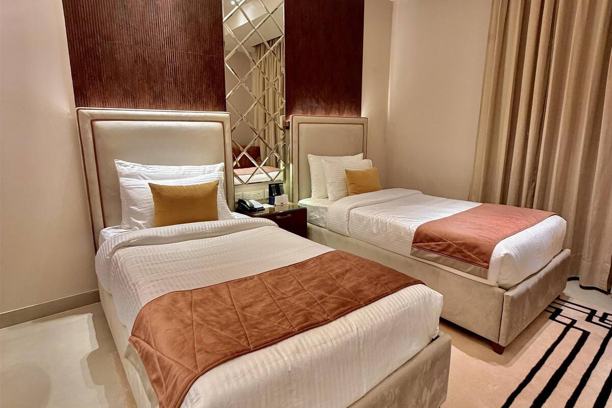 Superior Room, 2 Single Beds, Non Smoking, Pool View