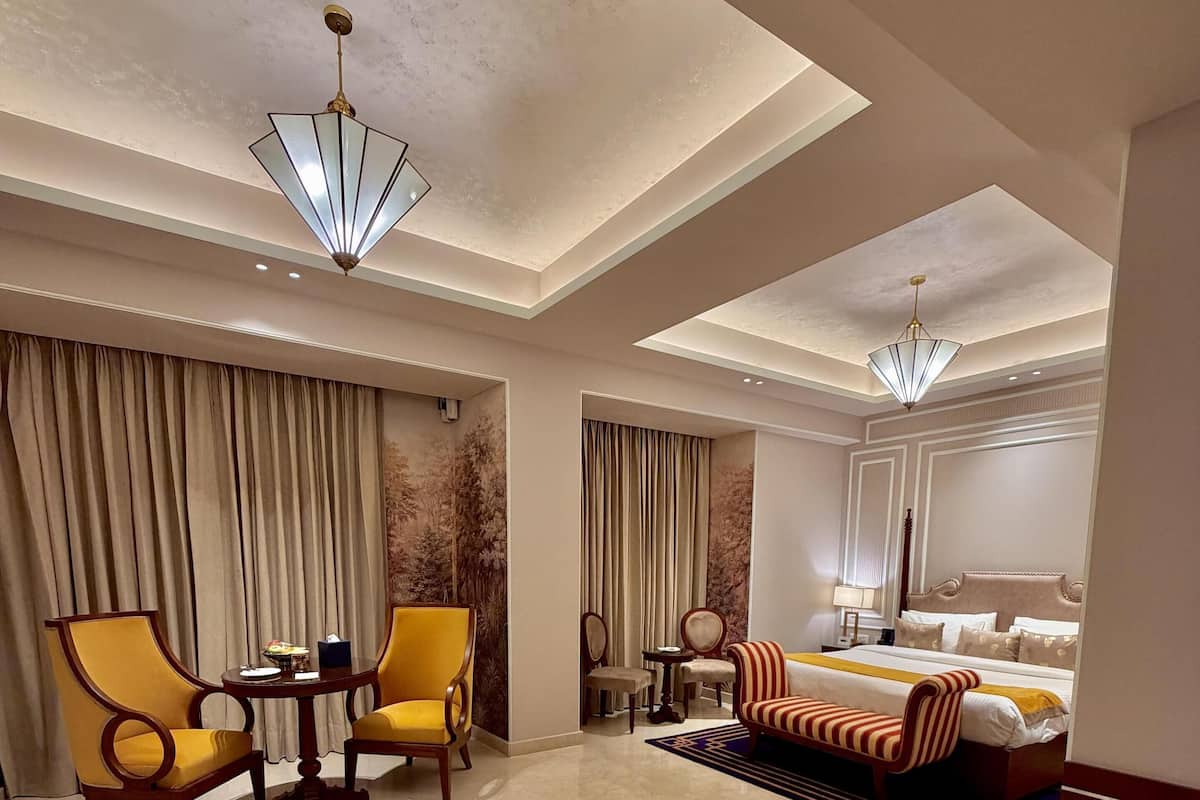 Premium Room, 1 King Bed, Non Smoking, Pool View | Down comforters, minibar, in-room safe, soundproofing