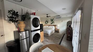 1 chambre, bureau, fer et planche à repasser, Wi-Fi gratuit