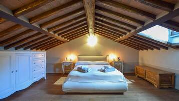 5 bedrooms, iron/ironing board, travel cot, free WiFi