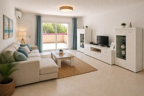 A modern living room with a sofa, coffee table, TV, and cabinets. - Max Apartment with communal garden and pool (Roquetas de Mar)