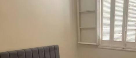 1 Schlafzimmer, BĂŒgeleisen/BĂŒgelbrett, Internetzugang, BettwĂ€sche