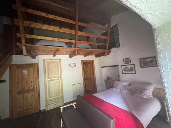 Room - Room 'Camera 4 - Tripla' with Mountain View and Wi-Fi (Mont-Rion)