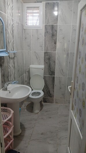 Shower - Erdek Özlem Pansiyon (Balıkesir)