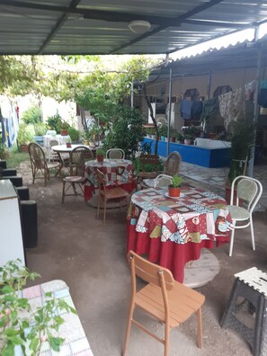 Outdoor dining - Erdek Özlem Pansiyon (Balıkesir)