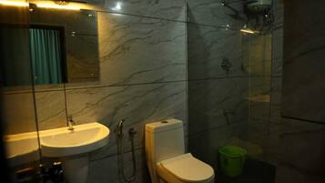 Deluxe Room | Bathroom