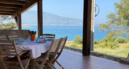 VILLA ENZA SEA FRONT