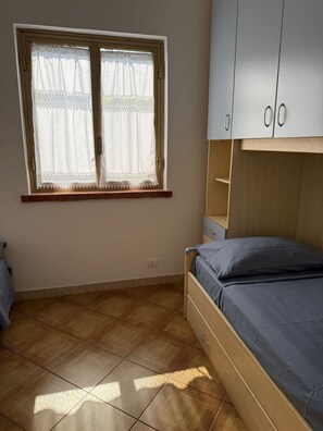 3 sovrum, strykjärn/strykbräda och sängkläder