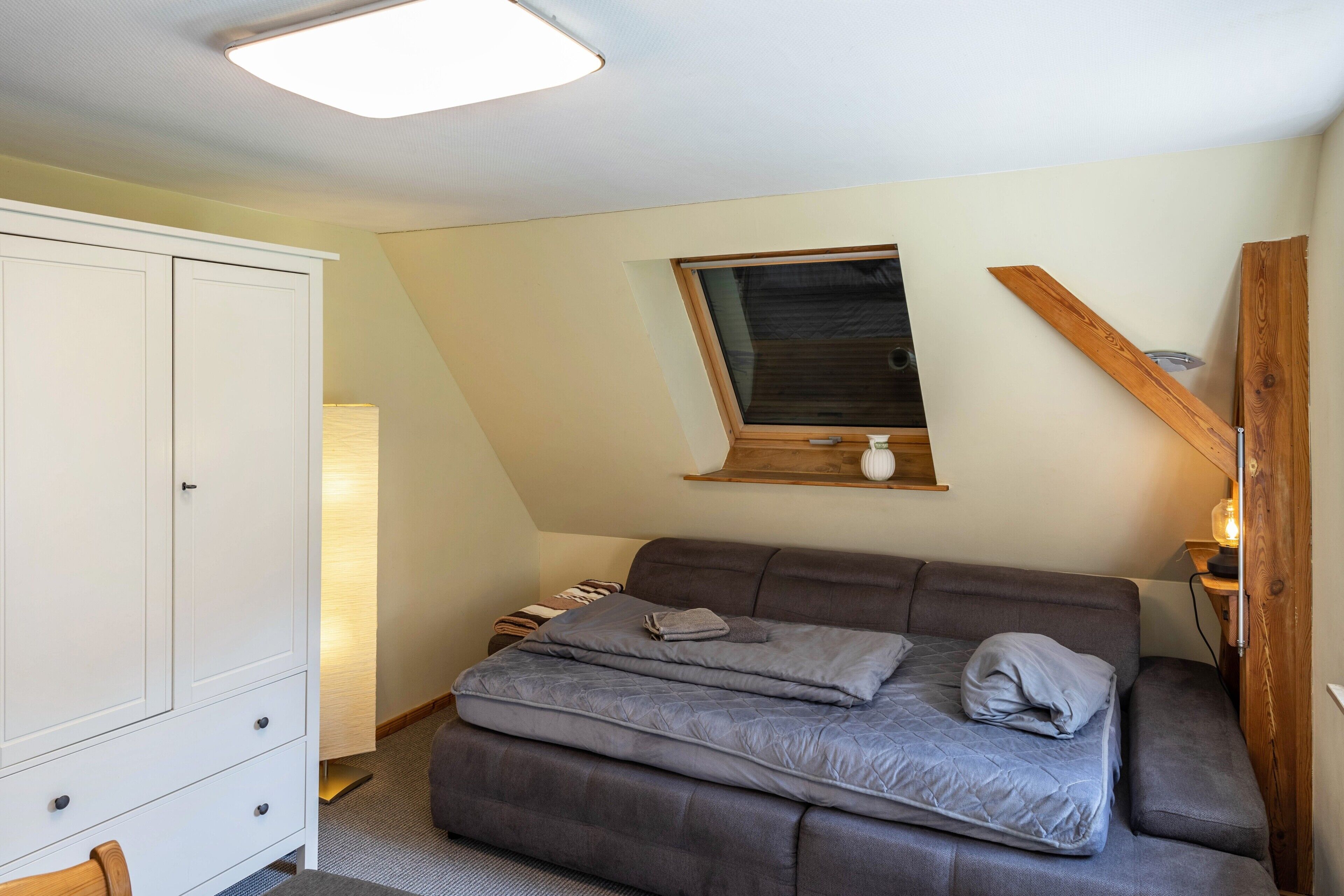 WiFi, bed sheets