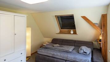 WiFi, bed sheets