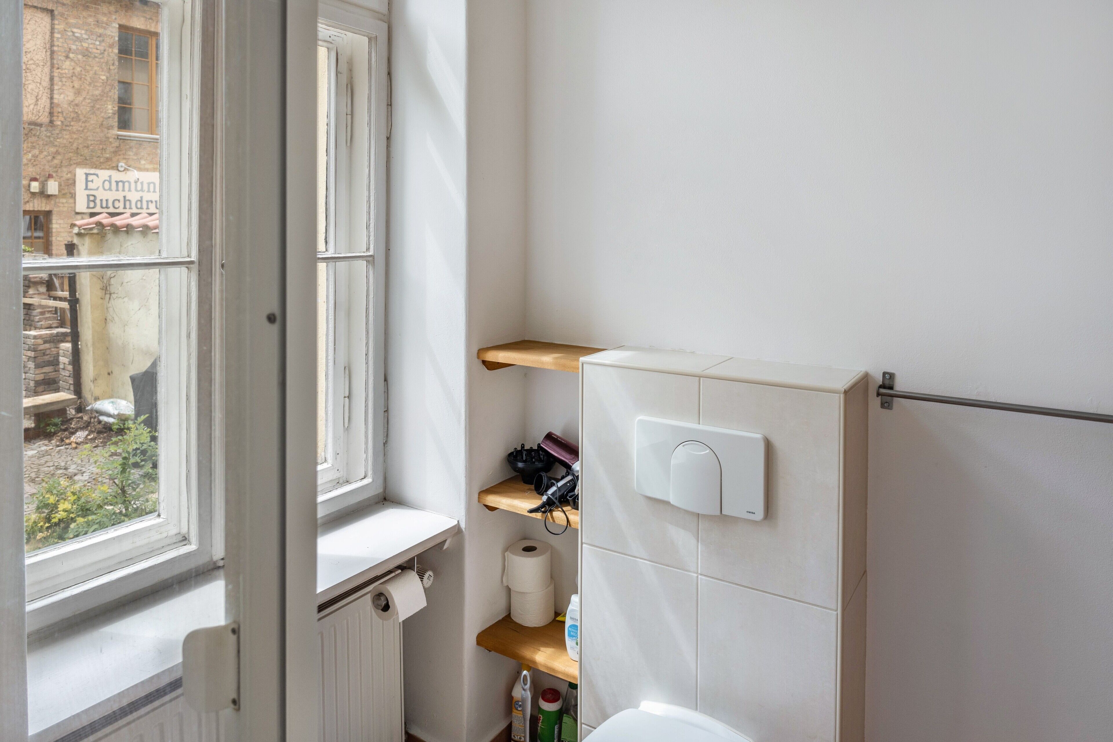 Een douche, een haardroger, handdoeken