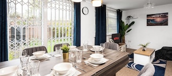 E-Oasis-Etihad-Coop LIVE-Free Parking-Pool Table