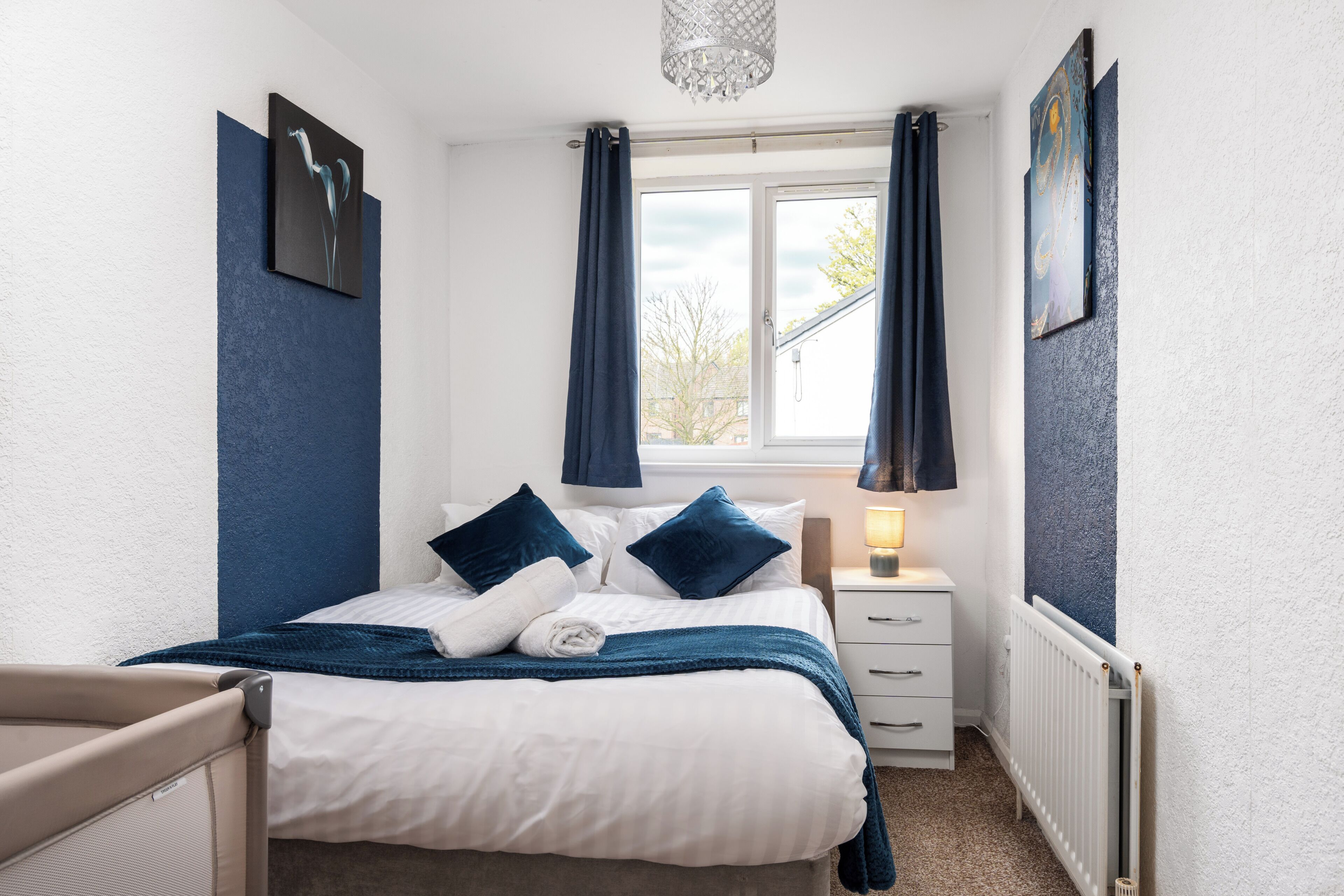 4 bedrooms, iron/ironing board, Internet, bed sheets
