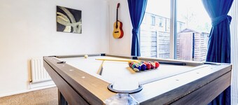 E-Oceania-Etihad-Coop LIVE-Free Parking-Pool Table