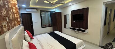 Superior Double Room | Desk, laptop workspace, free WiFi