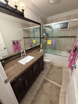 Hair dryer, towels, soap, toilet paper - Comfortable and spacious bedroom in Langley! (Langley)