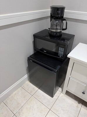 Interior - Comfortable and spacious bedroom in Langley! (Langley)