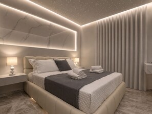 3 bedrooms, in-room safe, iron/ironing board, free WiFi - Starlight Seaview Suite | Flisvos Sunset (Paleo Faliro)