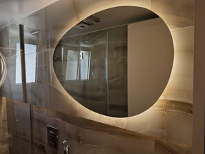 Shower, hair dryer, bidet, towels - Starlight Seaview Suite | Flisvos Sunset (Paleo Faliro)