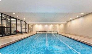 Piscina coperta, una piscina riscaldata