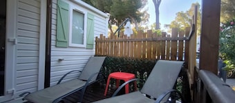 Bungalow very well located near the port of Hyères 200m from the sea