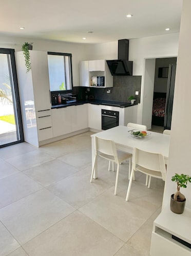 Charming 73 m² house with garden & spa located between Sea & Country