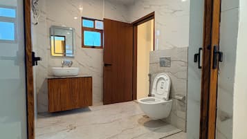 Family Suite, Mountain View | Bathroom