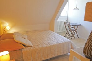 Iron/ironing board, travel cot, free WiFi, bed sheets - Vrbo Property (Auray)