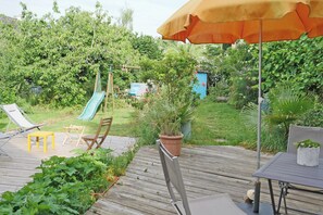 Outdoor dining - Vrbo Property (Auray)
