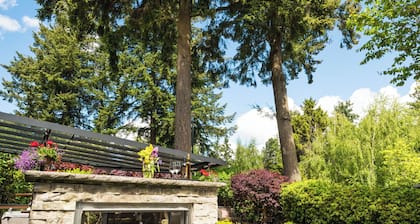 Coastal Retreat with Private Hot Tub White Rock