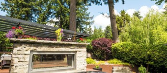 Coastal Retreat with Private Hot Tub White Rock