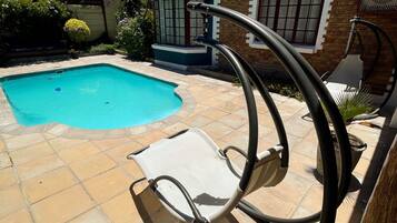 Gemeinsamer Schlafsaal, 1 Schlafzimmer, barrierefrei, Raucher | Pool | Außenpool
