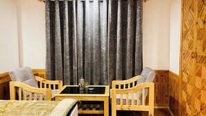 Interior - Nightingale Inn (Manali)