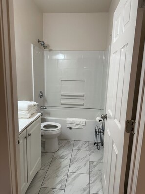 Bathroom - Cozy 2-bedroom house in gorgeous SeaTac with AC (SeaTac)