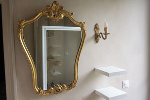 Bathroom - Vrbo Property (Sèvremont)