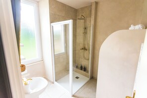 Bathroom - Vrbo Property (Sèvremont)